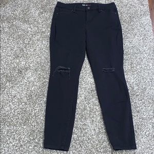 Style & Co Skinny Leg Distressed Jean Size 12